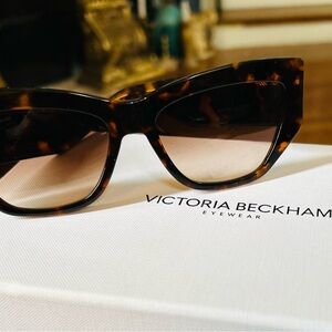 Stunning: New: Glamnetic! Victoria Beckham Tortoise Shell Sunglasses